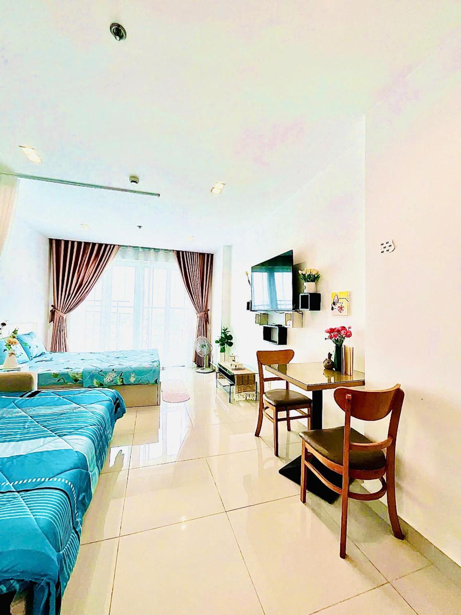 Ho 2 Giuong Gan San Bay Ho Chi Minh City